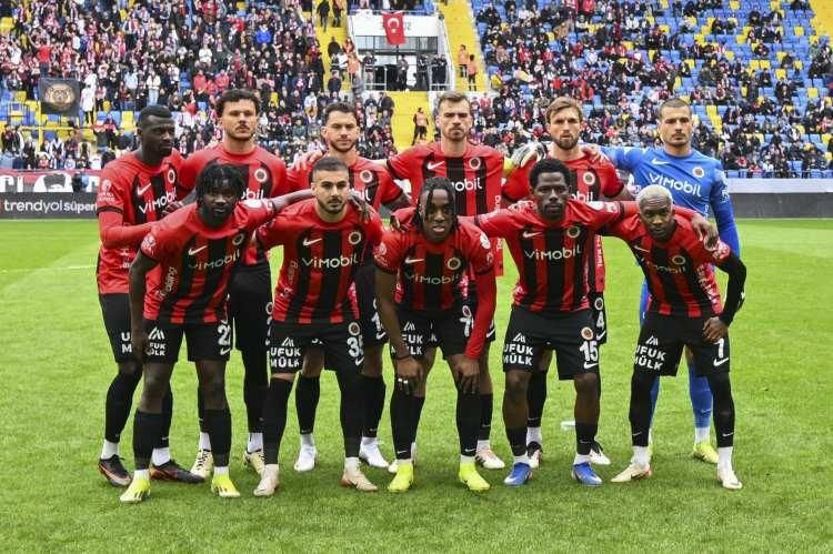 İşte G.Saray, F.Bahçe ve Trabzonspor'un maçları: Süper Lig'de zirve karıştı! - Fotoğraf: 9