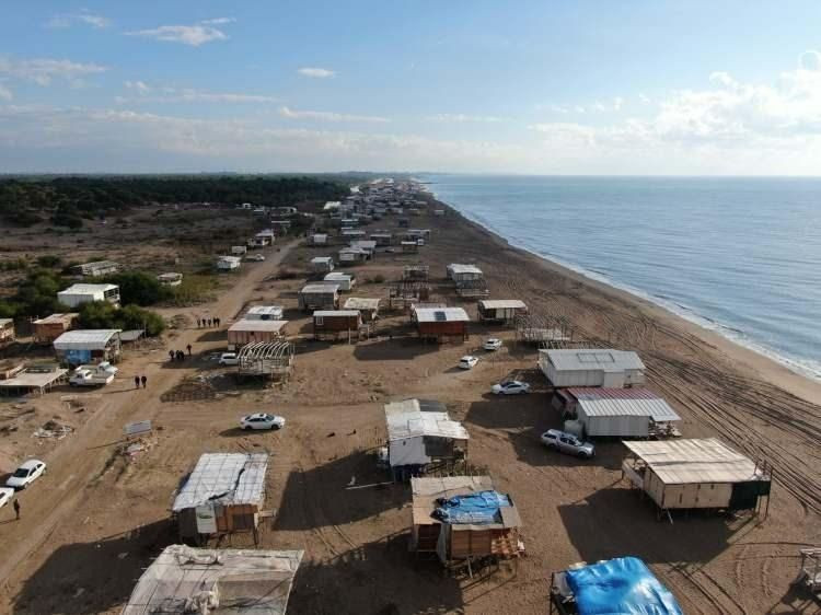 Bedava tatil bitti: Kumköy sahilindeki çardaklar yıkıldı! - Resim: 2