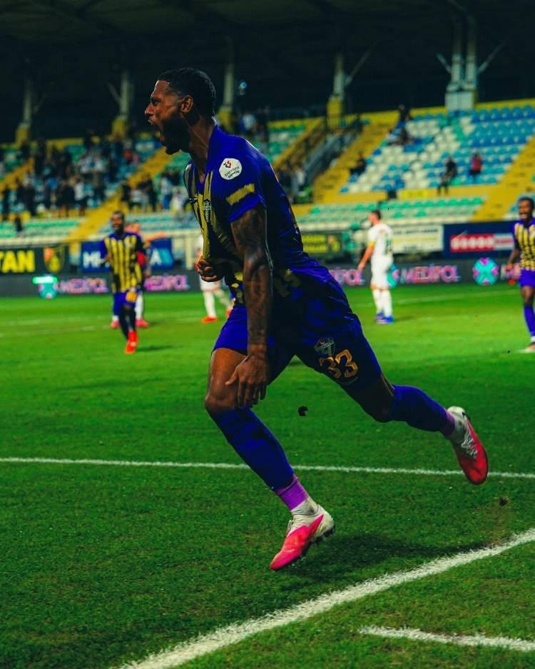 Süper Lig'in en iyi 11 futbolcusu belli oldu: Forvette iki süper yıldız - Fotoğraf: 4