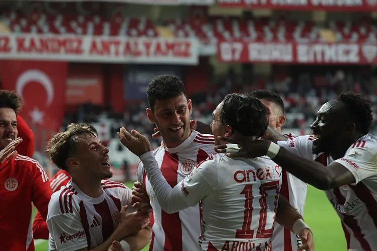 İşte Süper Lig'de en çok penaltı kazanan takım: Tam 9 kez kullandılar - Fotoğraf: 2