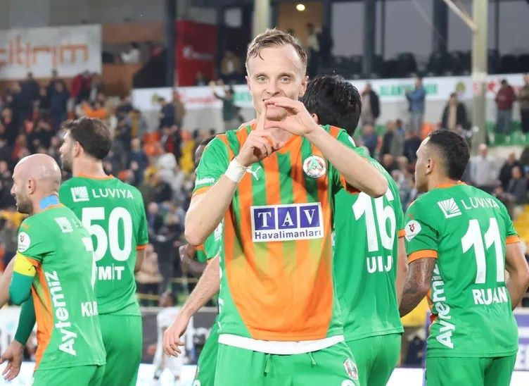 Süper Lig'in asist kralı belli oldu! Yıldız isim tek başına zirvede... - Fotoğraf: 9