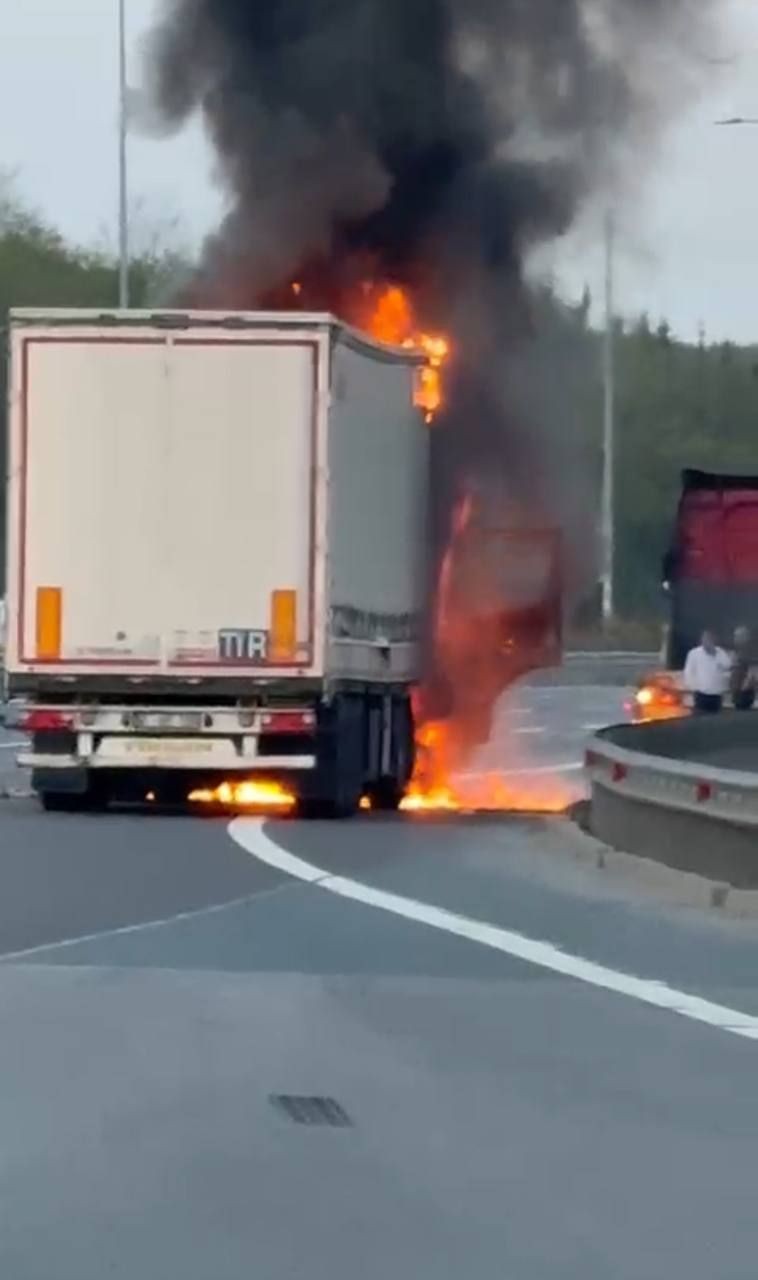 Kuzey Marmara Otoyolu'nda TIR alev alev yandı - Resim: 3