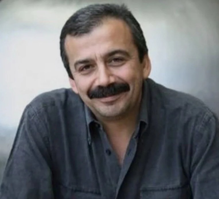 Ünlü isimlerden Sırrı Süreyya Önder'e veda! Arkadaşı vasiyetini açıkladı... - Resim: 4