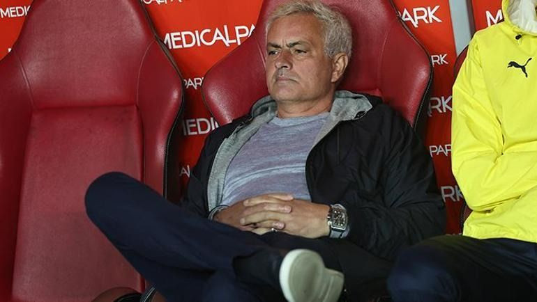 Fenerbahçe Samsun'a takıldı: Jose Mourinho'dan hakemlere Galatasaray göndermesi - Fotoğraf: 5
