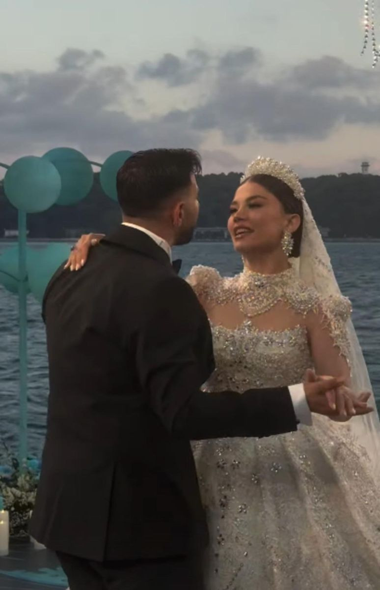 Altınlar cam kutuda geldi, sahneye Alişan çıktı! Burak Bulut ve Eda Sakız’ın düğünü olay oldu - Resim: 4