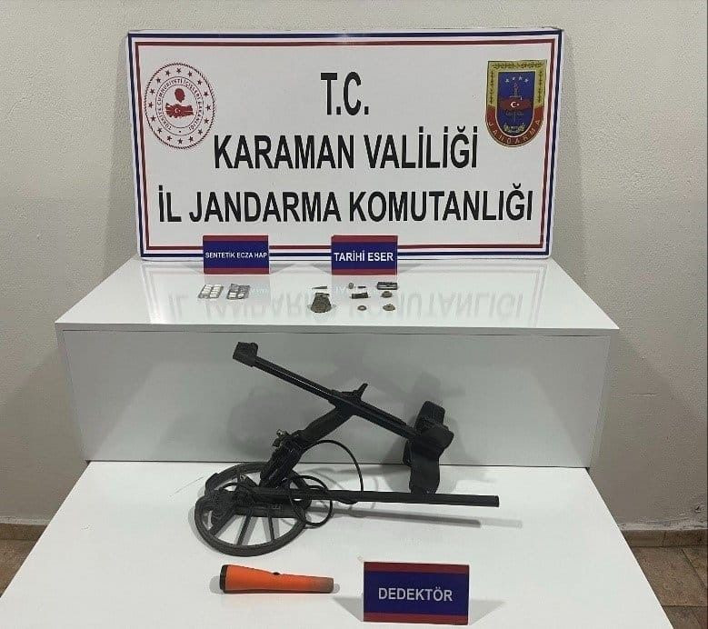 Karaman'da kaçak sigara ile 420 adet fosil ele geçirildi - Resim: 1