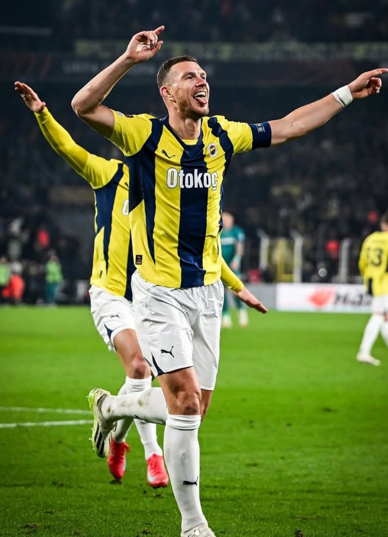 Ve Fenerbahçe'de Edin Dzeko gidiyor; Takımını duyan taraftar şok olacak - Resim: 1