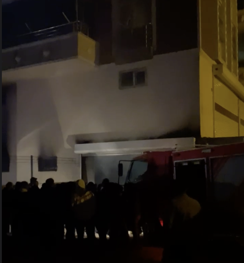 Diyarbakır’da marangoz atölyesinde yangın: 4 kişi dumandan etkilendi - Resim: 1