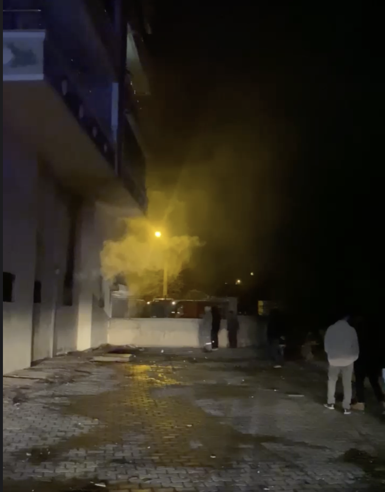 Diyarbakır’da marangoz atölyesinde yangın: 4 kişi dumandan etkilendi - Resim: 3