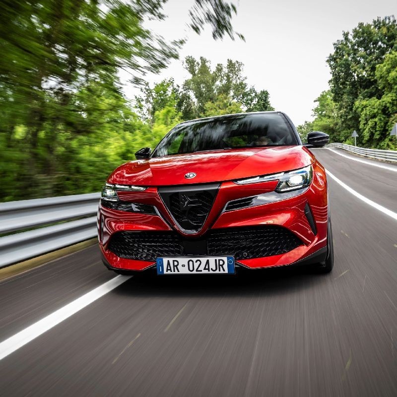 Alfa Romeo Nisan 2025’te gaza basıyor: Giulia, Stelvio ve Tonale’de indirim fırtınası! - Resim: 2