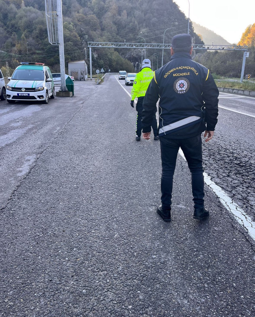 Zonguldak'ta 7 kaçak göçmen yakalandı - Resim: 1