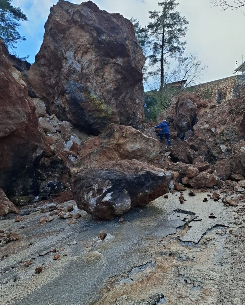 Heyelan su isale hatlarına zarar verdi - Resim: 1
