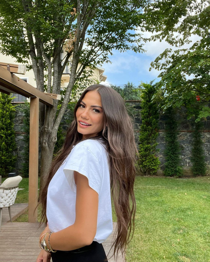 Benim Adım Farah dizisinden heyecanlandıran paylaşım; Demet Özdemir ve Engin Akyürek aynı karede - Fotoğraf: 2