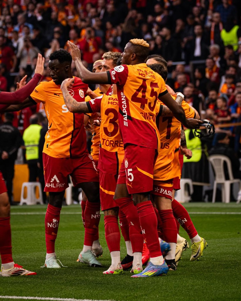 75 milyon euroluk Osimhen transferinde büyük kargaşa: Al Hilal anlaşması suya düştü, sarı-kırmızılılar devrede - Resim: 4