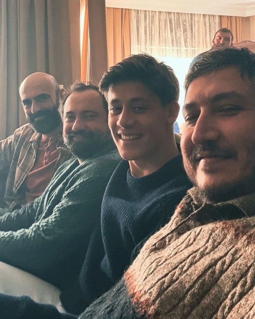Arda Güler’den efsane "Gibi" paylaşımı! Real’e mesaj mı, yoksa dizi aşkı mı? - Resim: 1