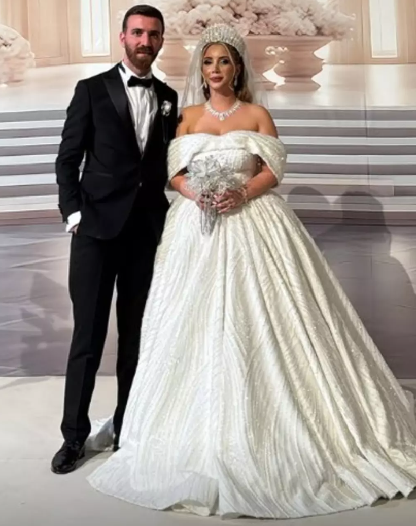 Fenomen Aleyna Dalveren evlendi altınlar olay oldu! Altın taç, kemer, kolye ve külçe altınlar daha neler neler - Resim: 2