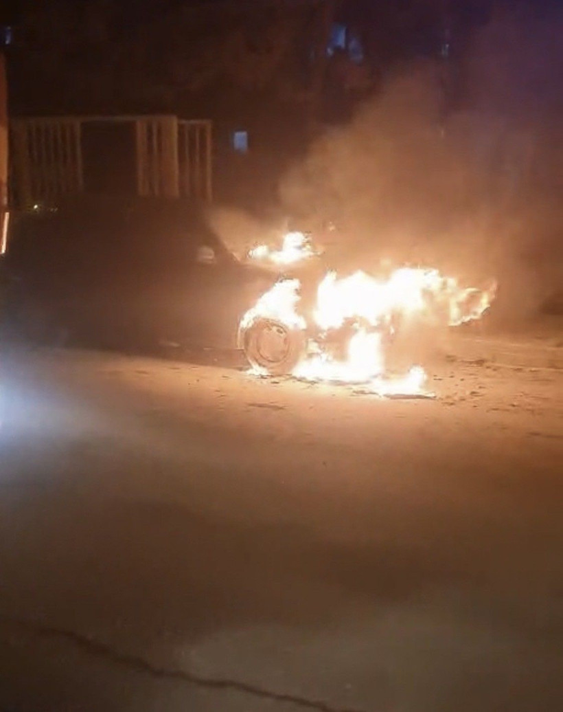 Batman’da park halindeyken yanan otomobil kullanılamaz hale geldi - Resim: 1