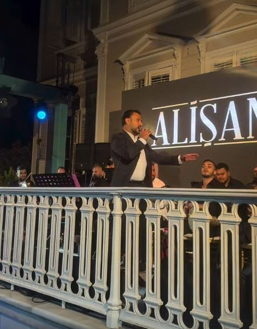 Altınlar cam kutuda geldi, sahneye Alişan çıktı! Burak Bulut ve Eda Sakız’ın düğünü olay oldu - Resim: 2