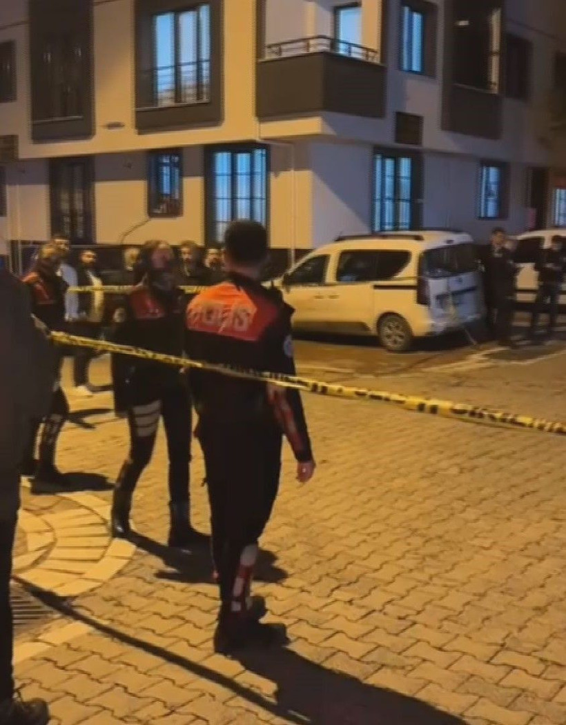 Esenyurt'ta sokakta yürüyen 4 arkadaşa silahlı saldırı: 1 ölü, 3 yaralı - Resim: 4