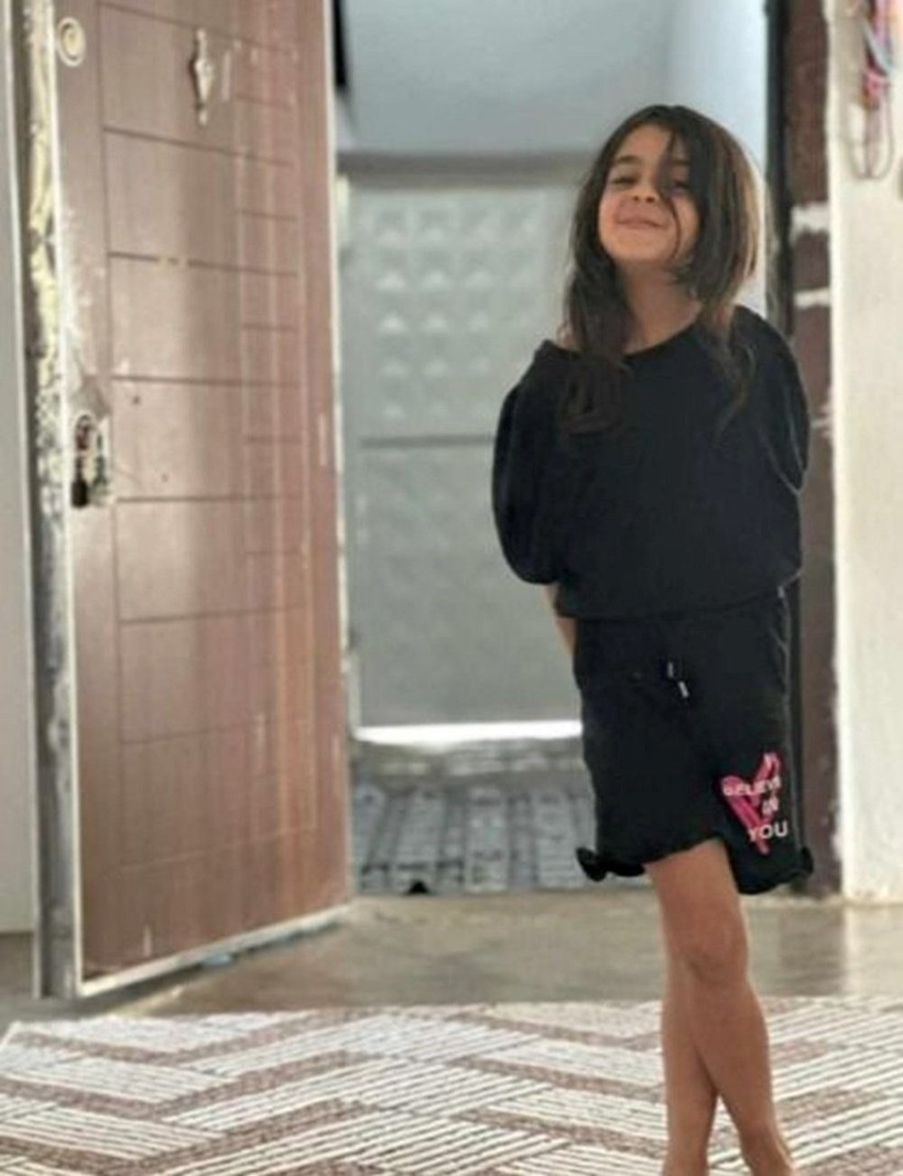 Kayıp Narin Güran bulundu mu? Son görüntüleri ortaya çıktı: İki farklı çocuk terliği! - Resim: 1