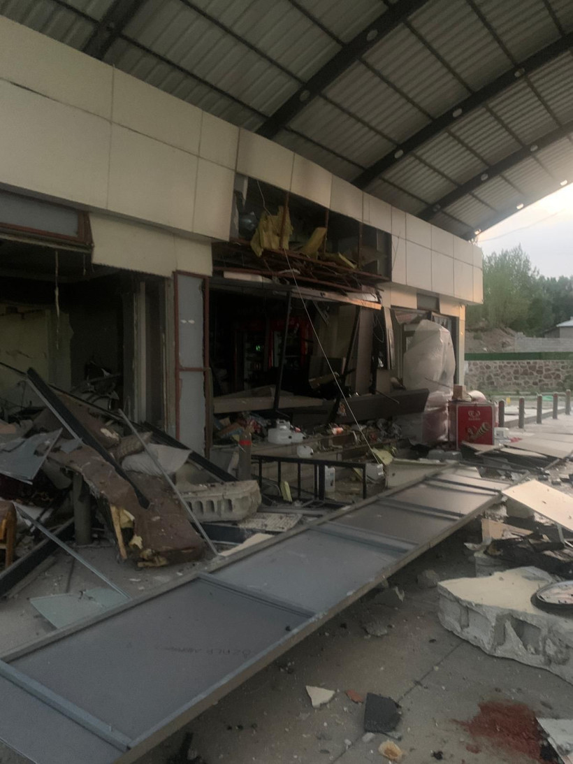 Van'da akaryakıt istasyonunda patlama - Fotoğraf: 6