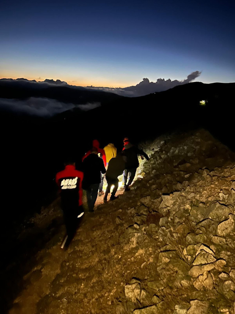 Uçuruma yuvarlanan kamyonetin sürücüsü öldü, eşi yaralı - Resim: 3