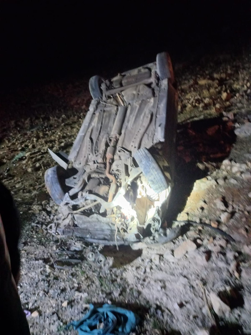 Mardin'de otomobil şarampole devrildi - Resim: 1
