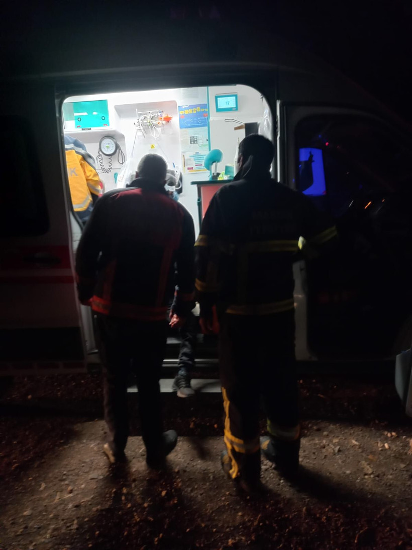 Mardin'de otomobil şarampole devrildi - Resim: 2