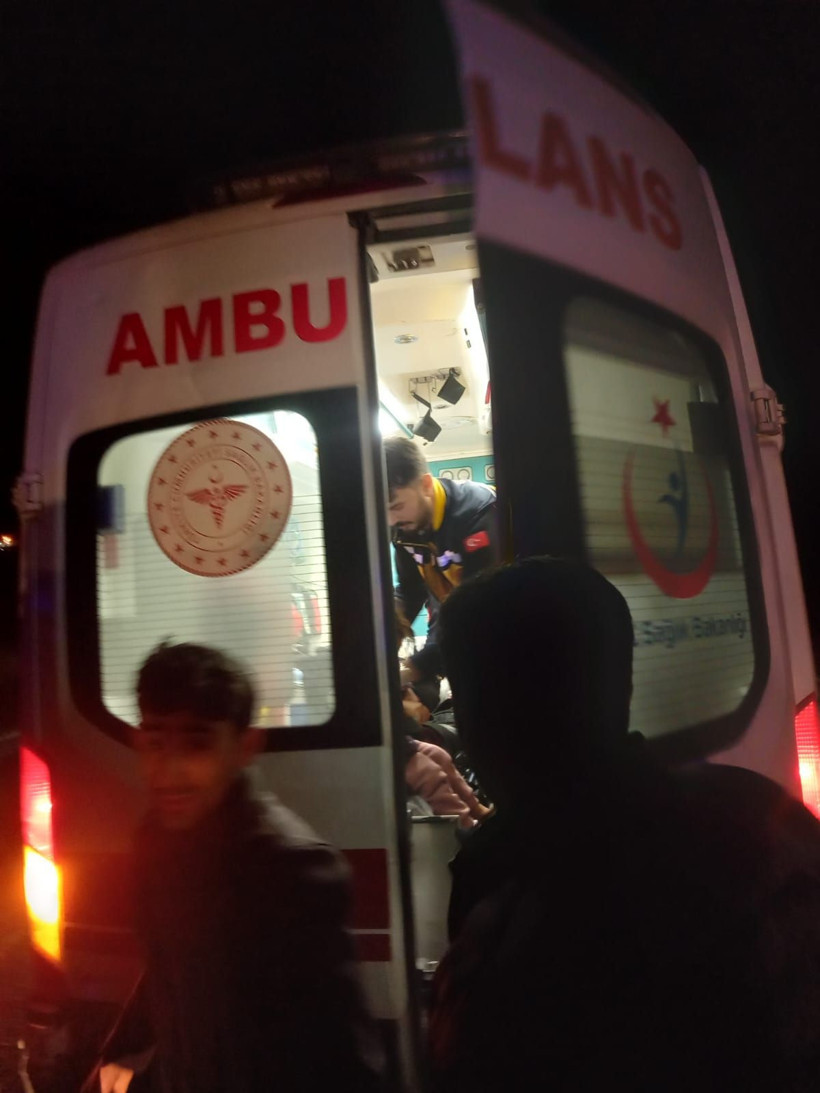 Mardin'de otomobil şarampole devrildi - Resim: 3