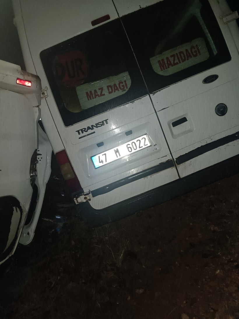 Mardin'de yolcu minibüsü ile hafif ticari araç çarpıştı - Resim: 1