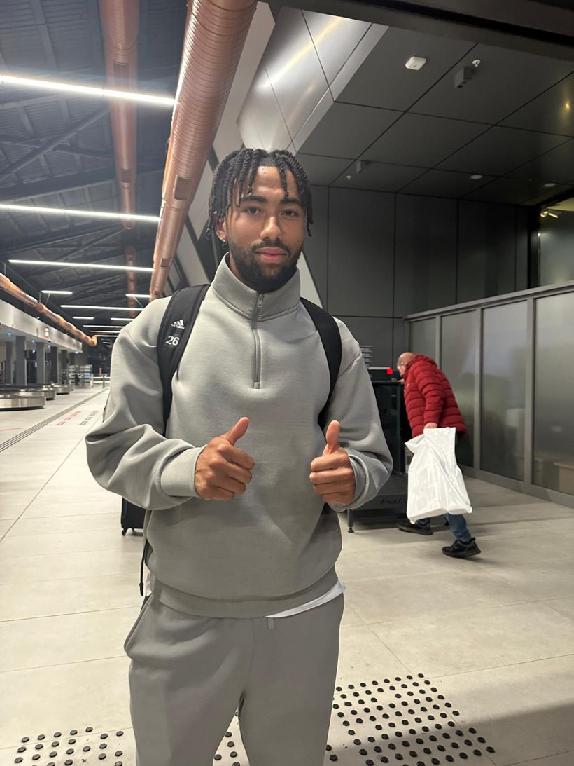 Yıldız futbolcu özel uçakla geldi! Yıldız futbolcu özel uçakla geldi - Resim: 3