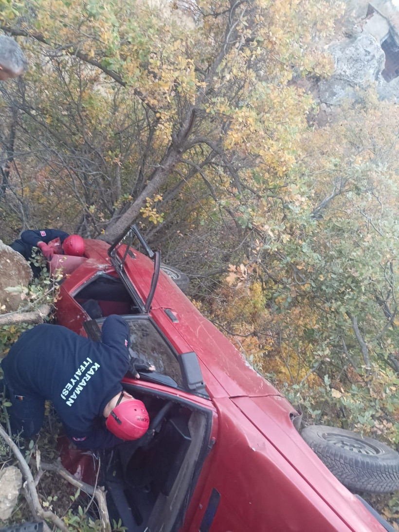 Otomobil şarampole yuvarlandı: 3 yaralı - Resim: 1