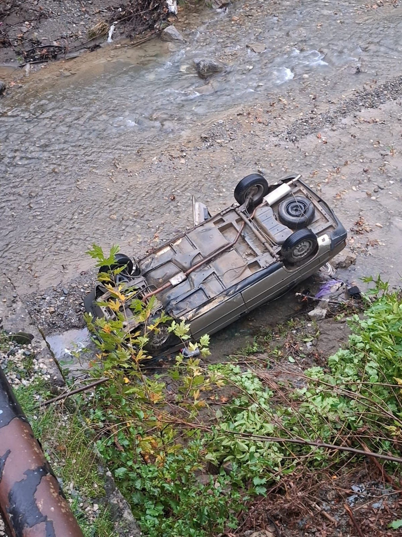 Adana'da otomobil köprüden düştü; 2 yaralı - Resim: 3