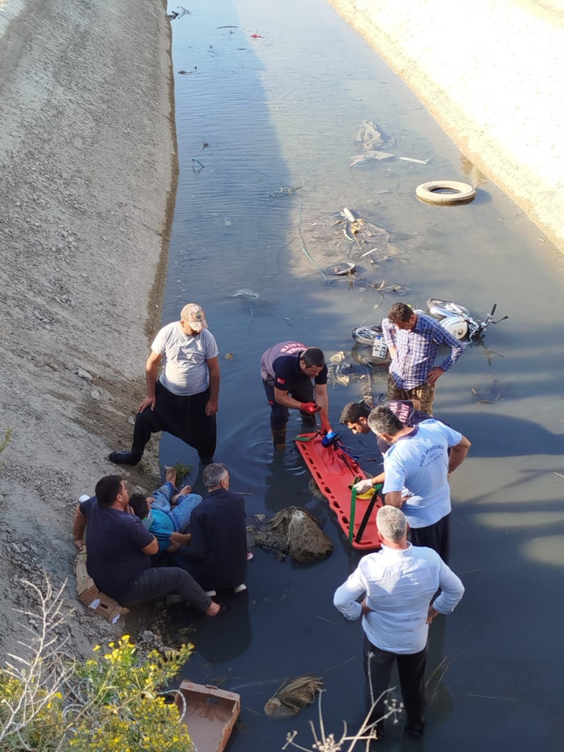 Motosiklet sulama kanalına düştü: 2 yaralı - Resim: 2