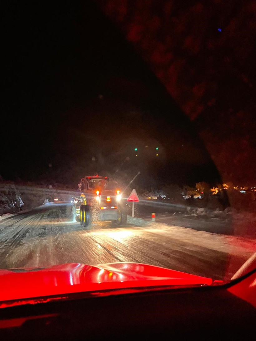 Seydikemer'de kardan kapanan yolda araçlar mahsur kaldı - Resim: 4