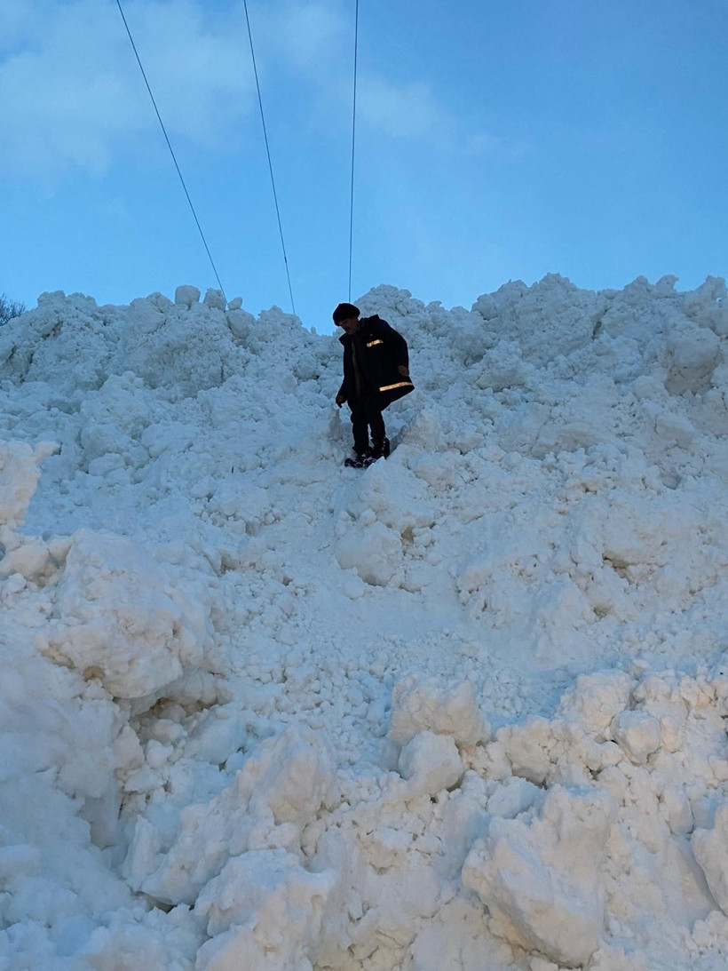 Şırnak’ta çığ düştü: 4 köy yolu ulaşıma kapandı - Resim: 2