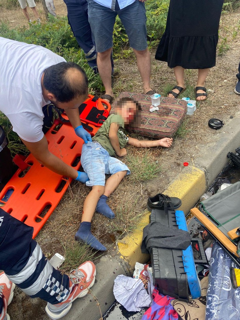 Otomobil ile cip çarpıştı: 1 ölü, 2'si çocuk 3 yaralı - Resim: 1
