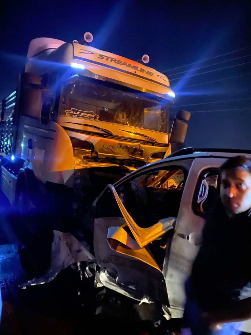 Diyarbakır'da 4 aracın karıştığı feci kaza! 3 kişi hayatını kaybetti - Resim: 4