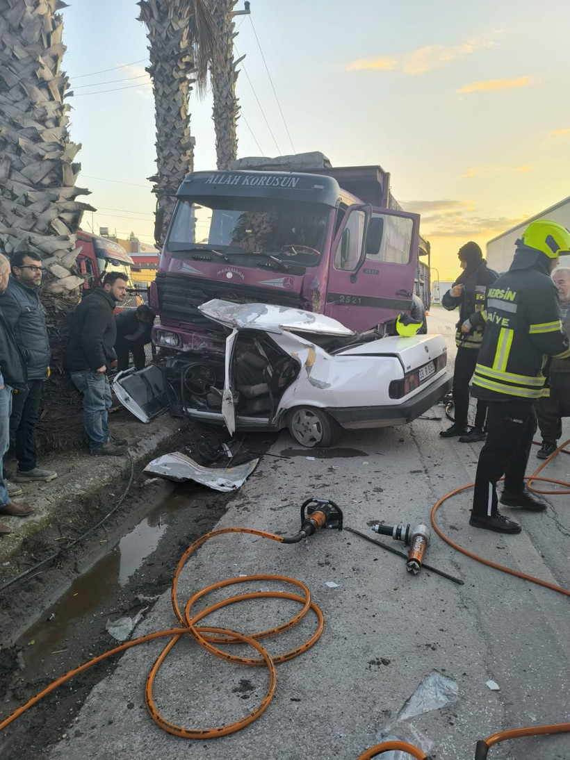 Kamyonla çarpışan otomobilin sürücüsü öldü - Resim: 3