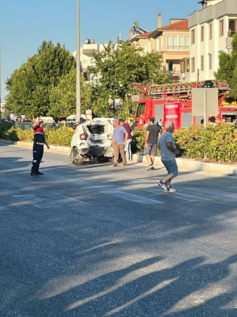 Freni patlayan kamyon trafik ışığında bekleyen 4 otomobile çarptı - Resim: 4