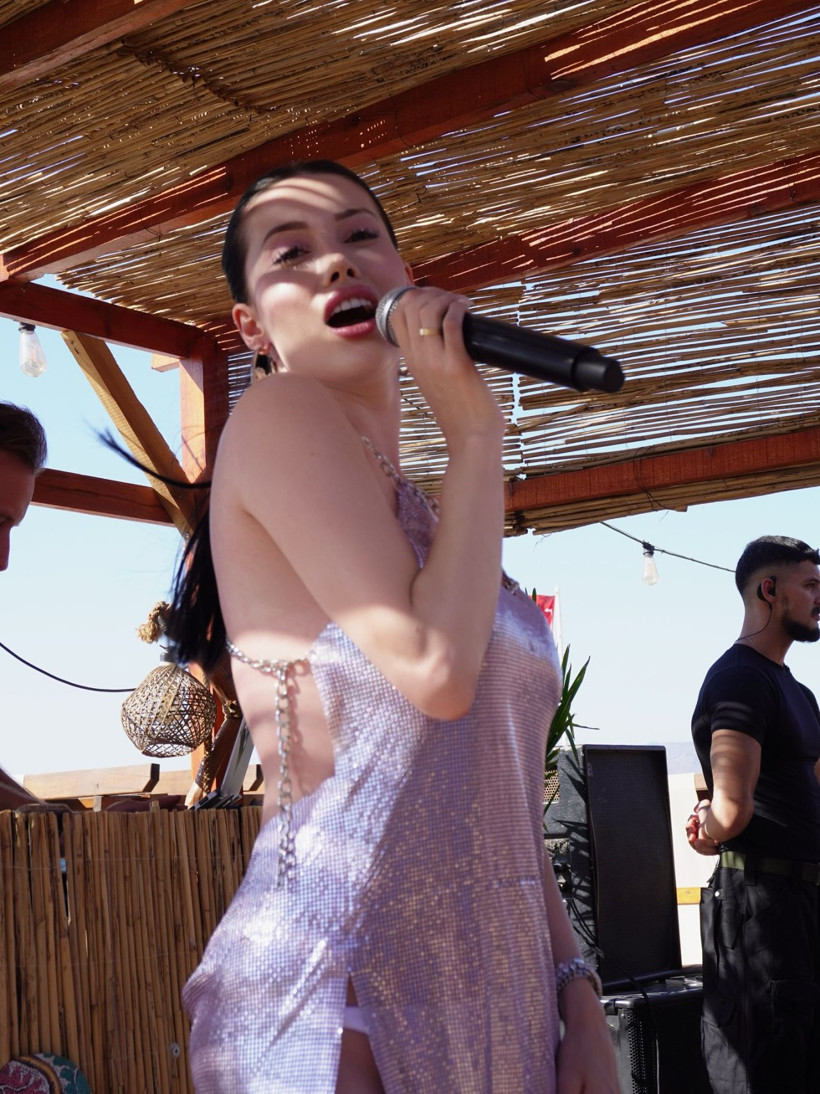 Yapay zeka destekli sahne: Cansel Ayanoğlu plaj partisinde servet kazandı! - Resim: 4