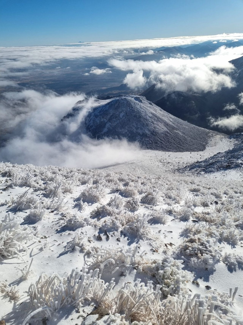 Hasan Dağı’nın zirvesine yağan kar, kartpostallık görüntüler ortaya çıkardı - Resim: 1