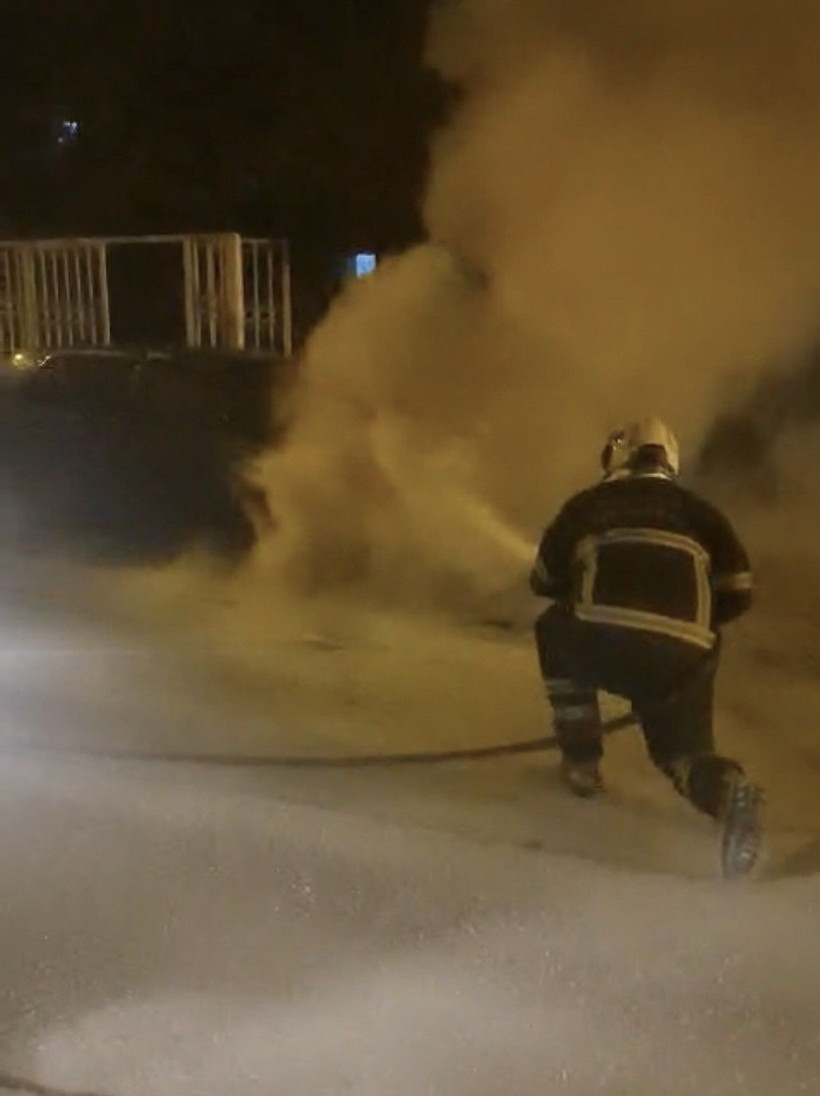 Batman’da park halindeyken yanan otomobil kullanılamaz hale geldi - Resim: 3