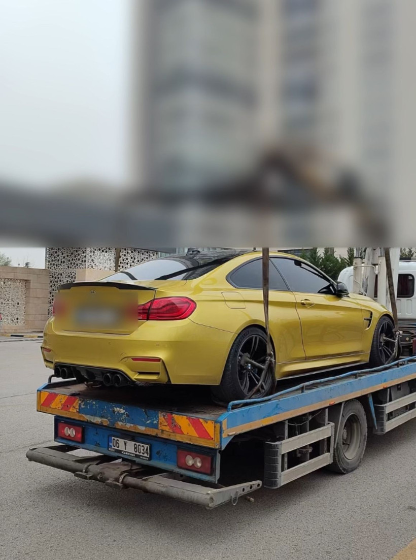 Otomobiliyle çevreye rahatsızlık verdiği anlar kamerada - Resim: 1