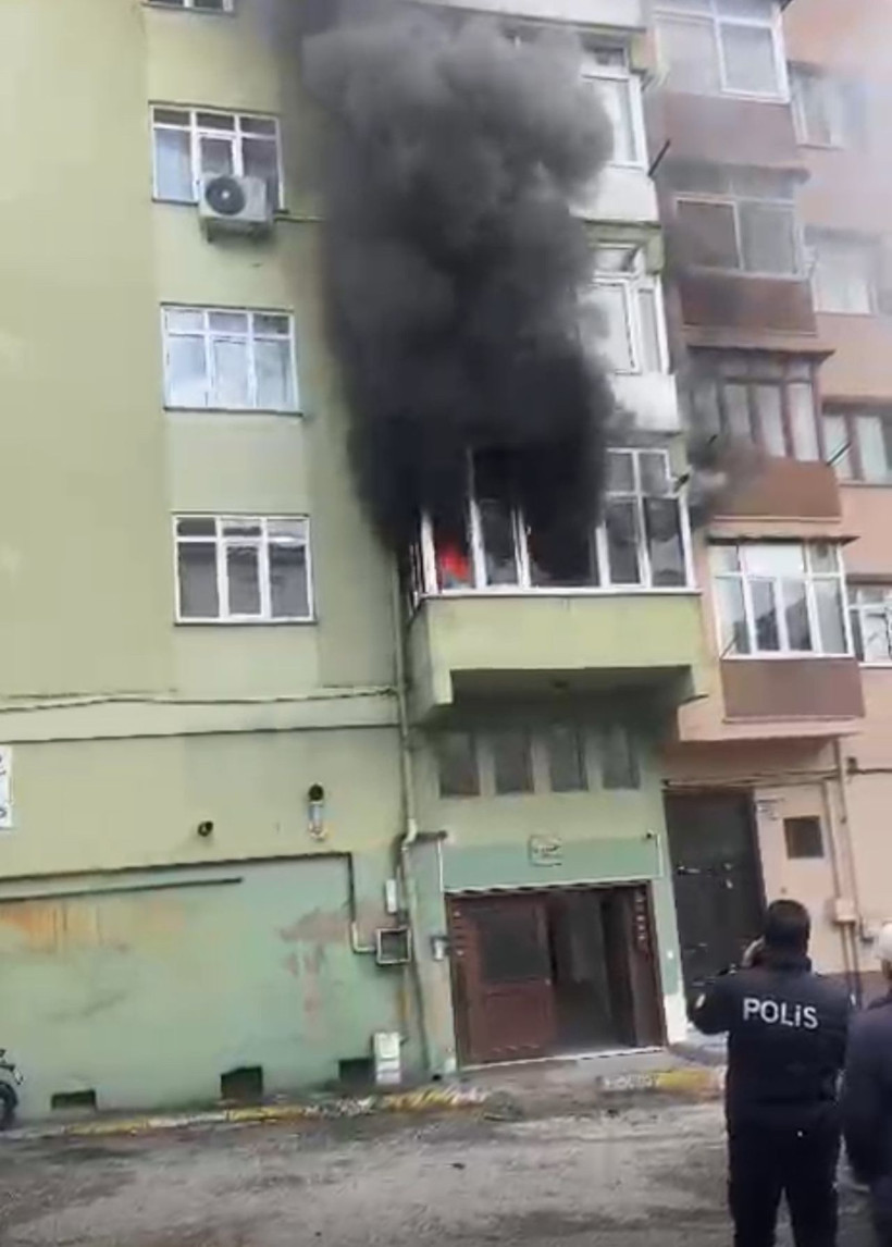 5 katlı apartmanda yangın paniği: 8 kişi itfaiye ekiplerince kurtarıldı - Fotoğraf: 2