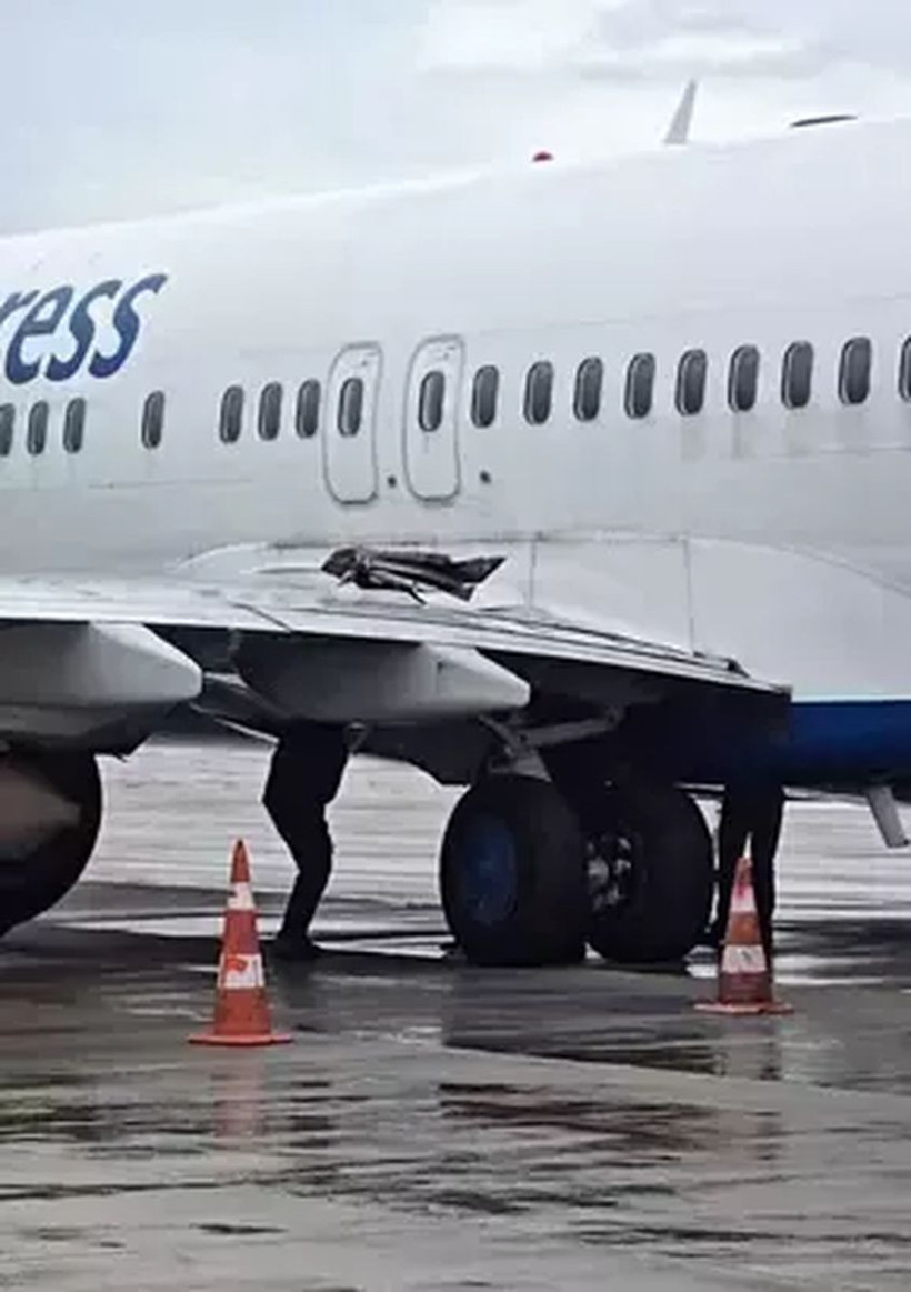 Antalya Havalimanı'nda korku dolu anlar: Uçağın tekeri yerinden çıkarak kanadı parçaladı - Resim: 4