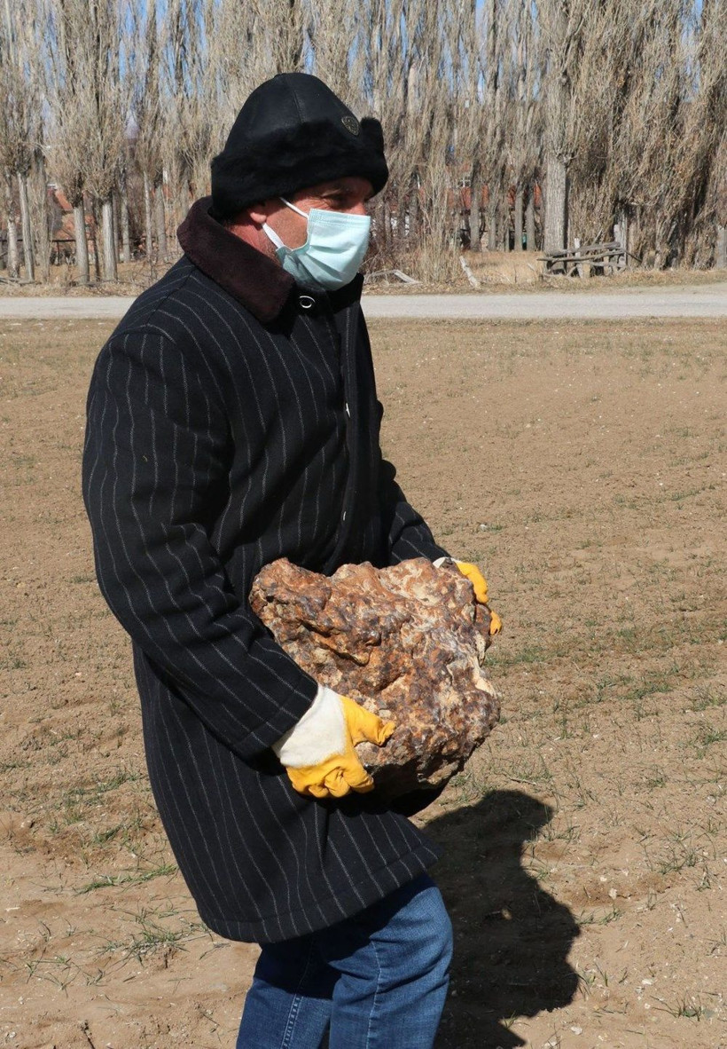 Çorumlu çiftçi 68 kiloluk 'göktaşı'nı ABD'ye 1.3 milyon liraya sattı! - Resim: 1