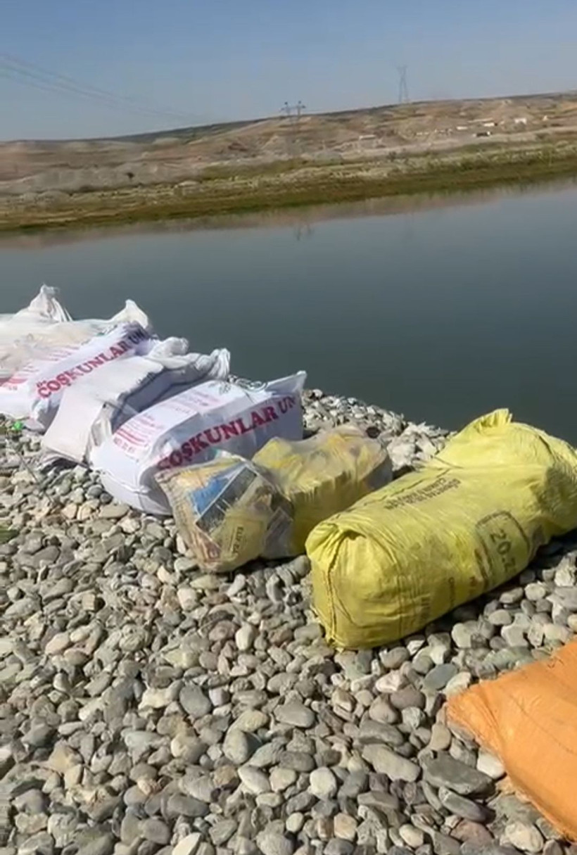 Batman Çayı kıyısında çuvallarda çok sayıda Kur'an-ı Kerim bulundu - Resim: 1