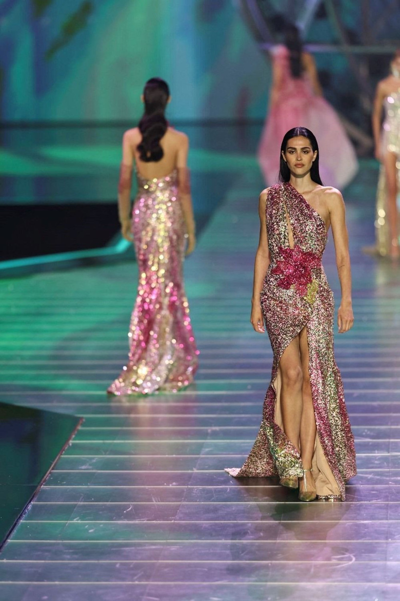 Hande Erçel, Hollywood yıldızları ile Suudi Arabistan'da: Celine Dion ve Jennifer Lopez sahnede - Resim: 3