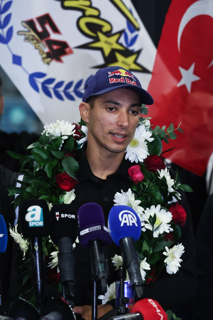 3’üncü kez Dünya Şampiyonu olan Toprak Razgatlıoğlu, yurda döndü - Resim: 2